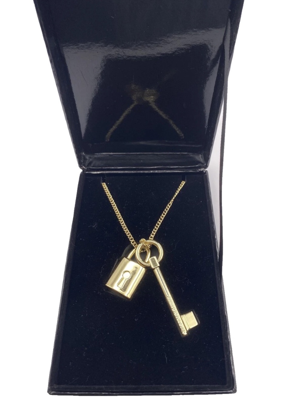 NEW Victoria's Secret
Scandalous Long Gold Lock and Key Charms Necklace
MSRP $78